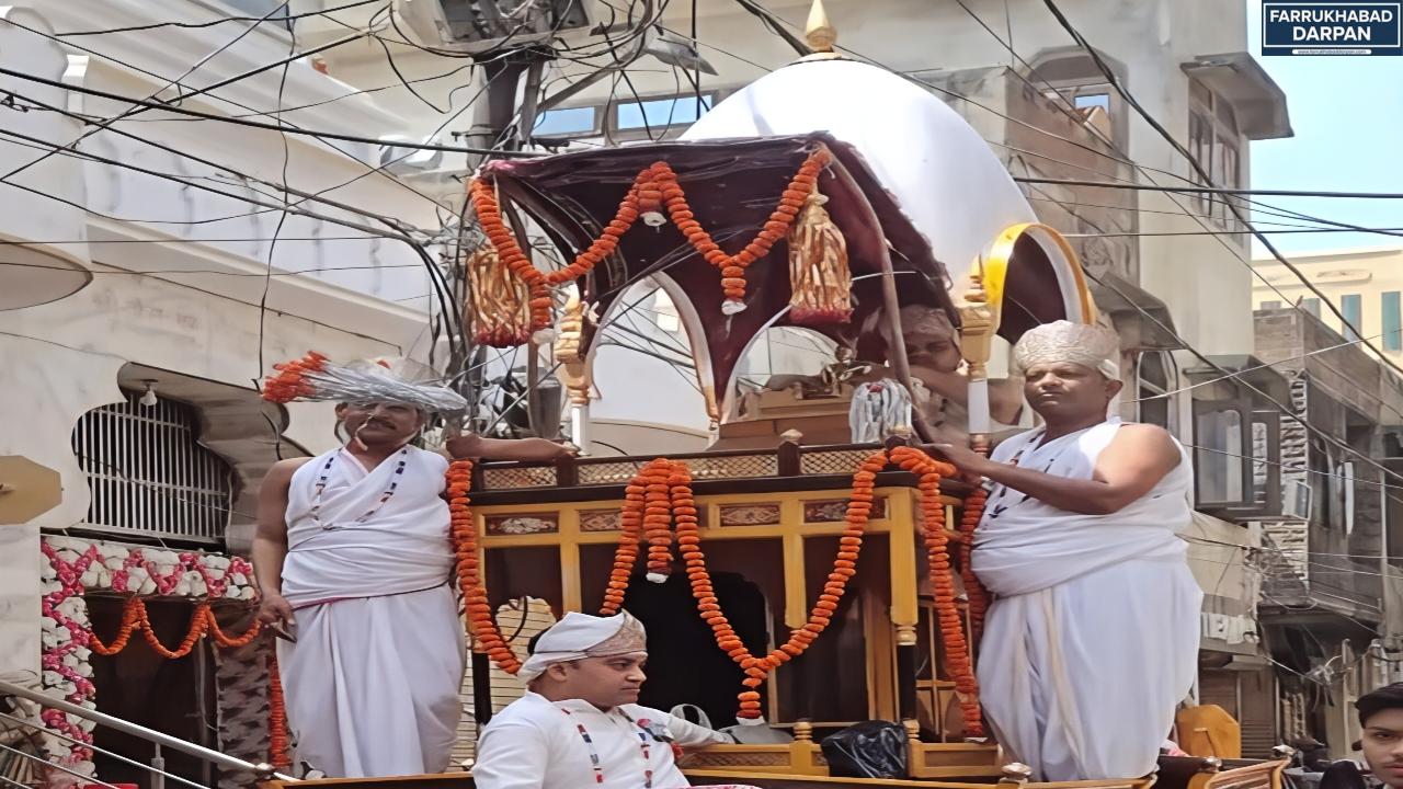 फर्रुखाबाद : कायमगंज में उमड़ा श्रद्धा का सैलाब, भगवान महावीर की शोभायात्रा में गूंजे ‘जियो और जीने दो’ के जयकारे