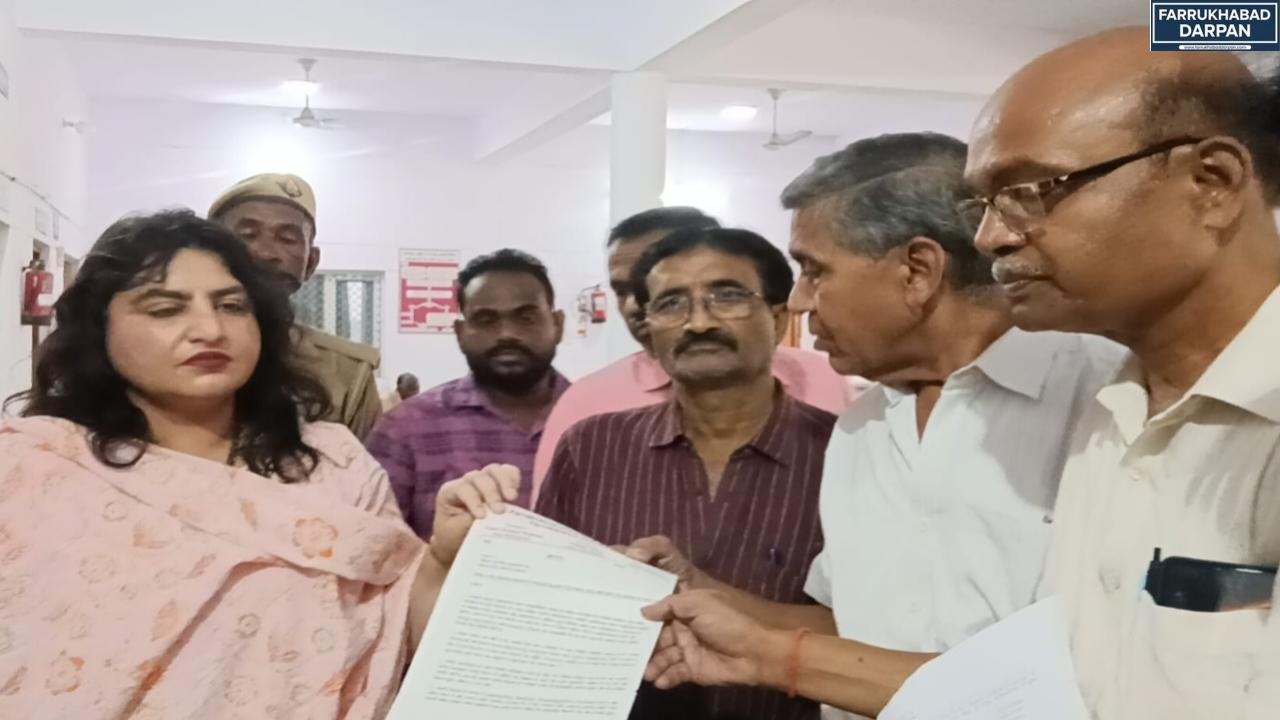 फर्रुखाबाद : दवा कारोबार के नियमों और फर्जीवाड़े पर केमिस्ट एसोसिएशन का सख्त रुख, मुख्यमंत्री को भेजा ज्ञापन